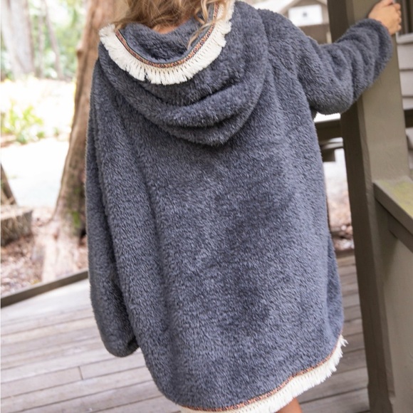 Natural Life Oversized Charcoal Blanket Hoodie- One Size - Picture 3 of 10